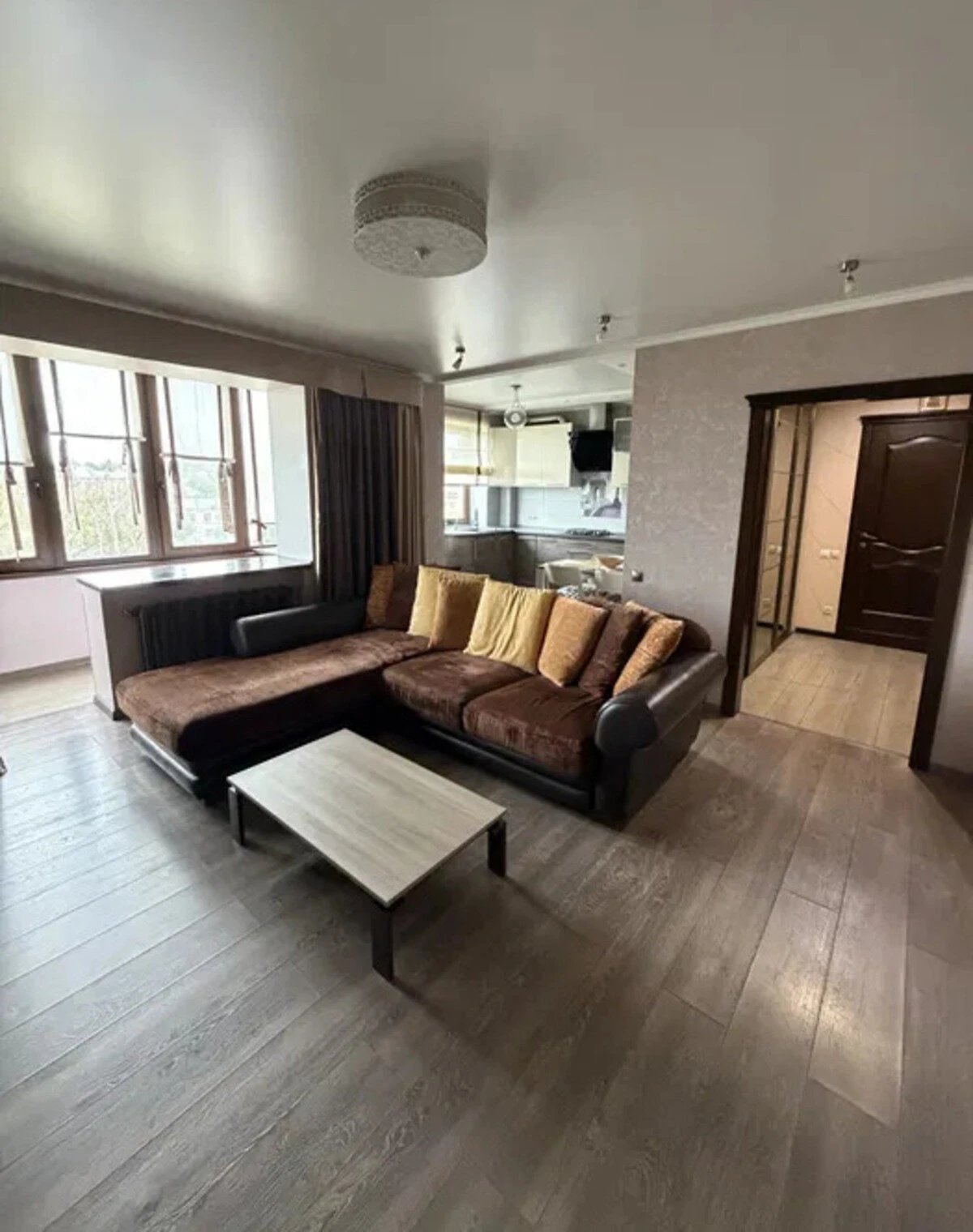 3-комнатная квартира, Центрально-Городской: кухня 19 м² - фото 1