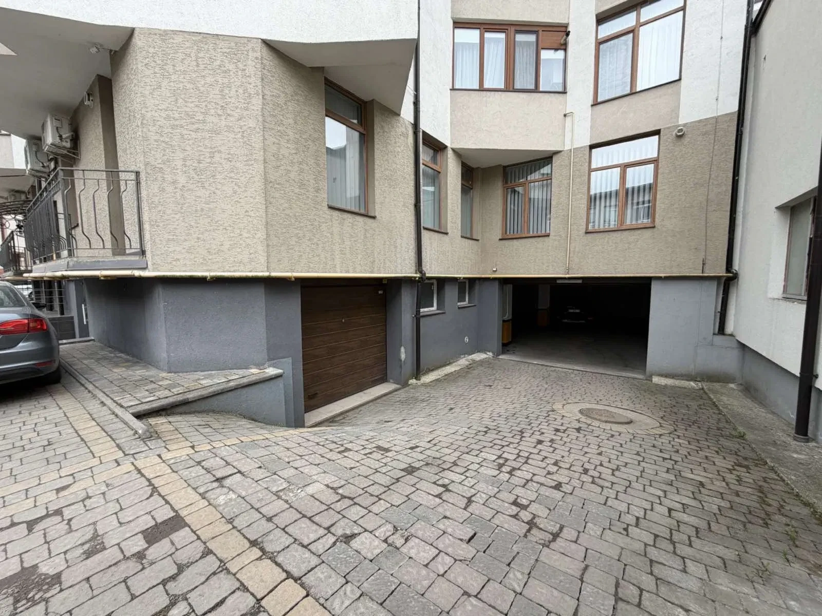 Паркомісце, Івано-Франківськ: підземне, у центрі - фото 2
