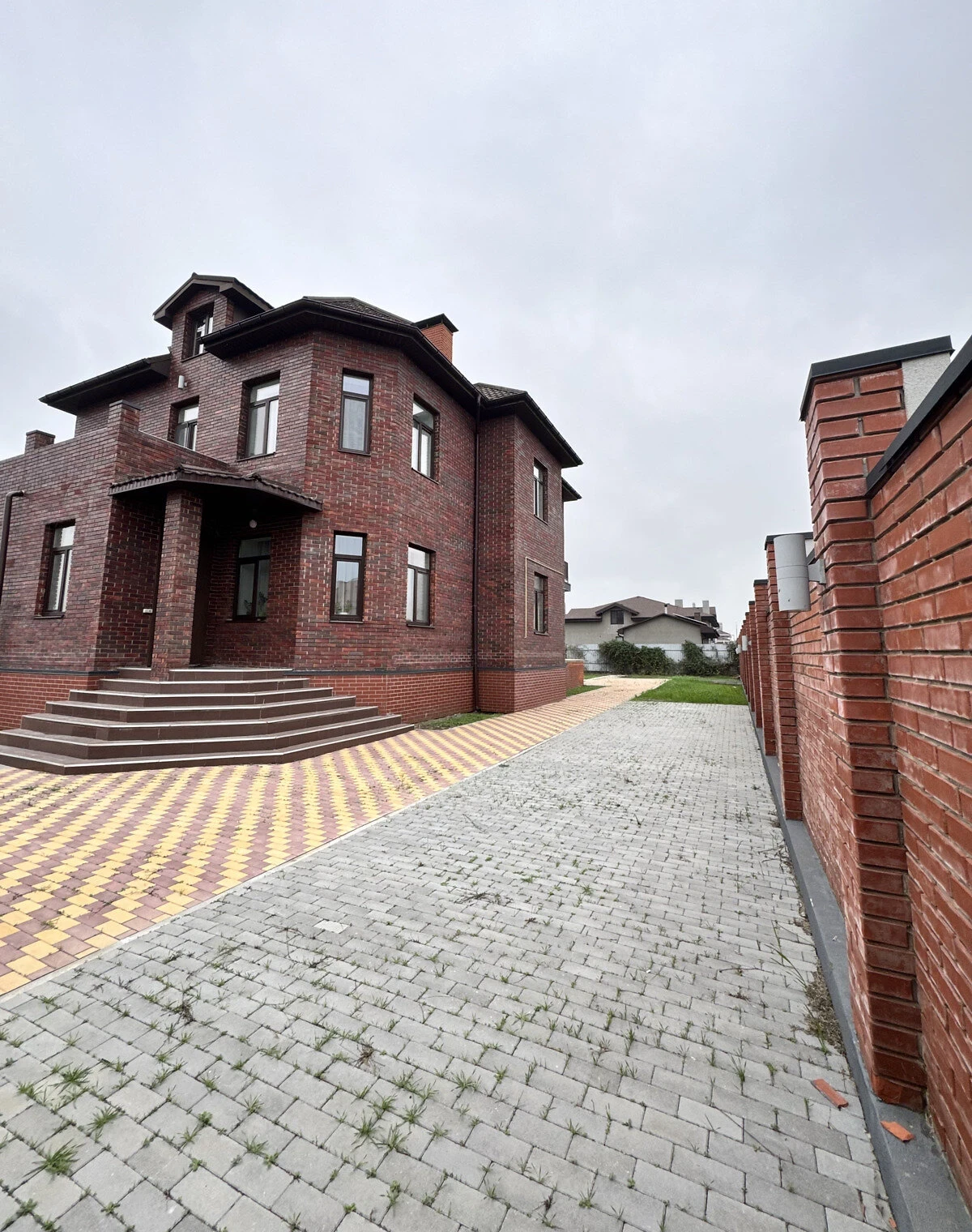 Будинок, Лиманка: басейн, охорона, вода й опалення без світла