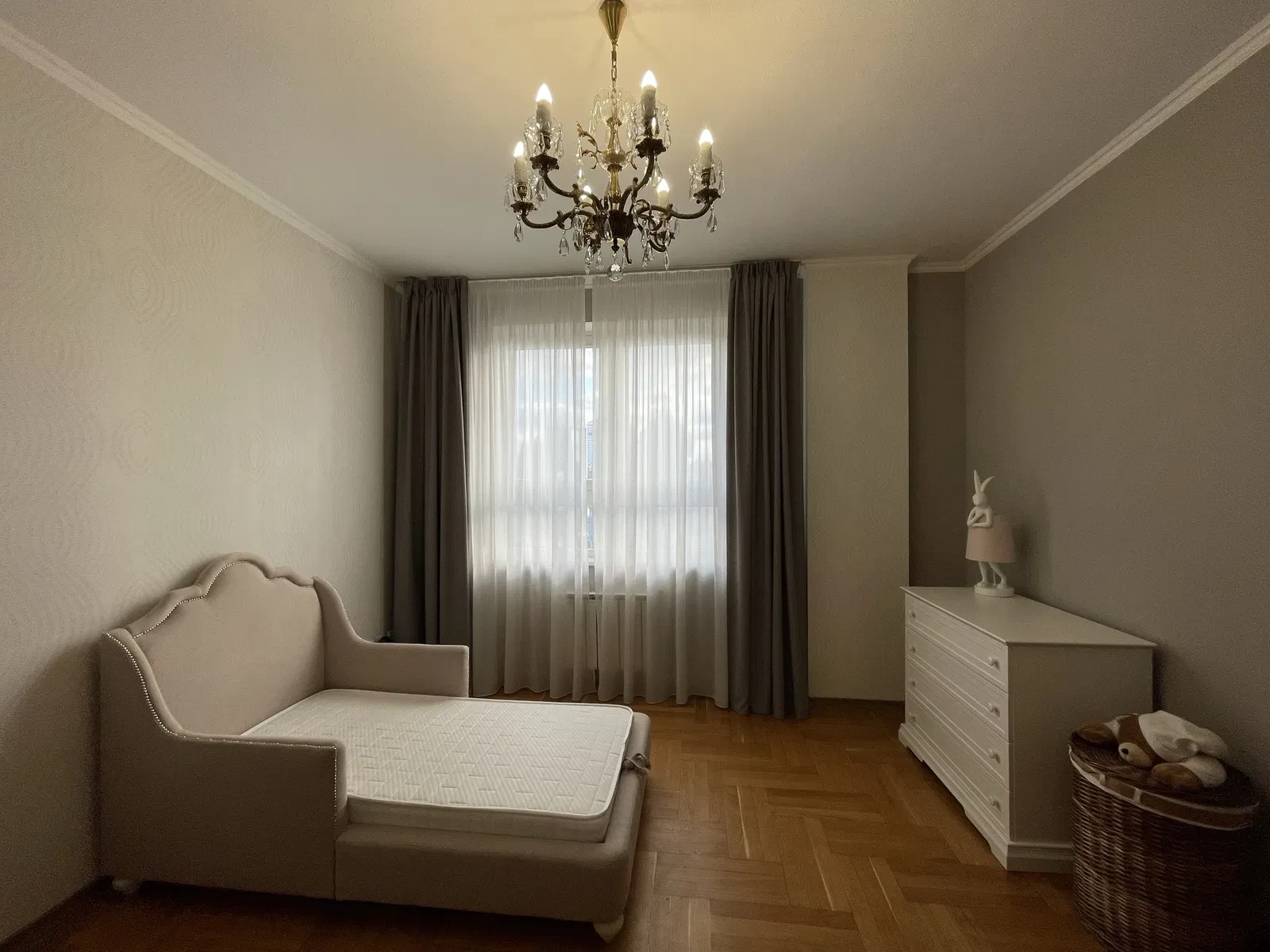 3-кімнатна квартира, Печерський: зарядна станція, кухня 45 м², паркінг, фото 3
