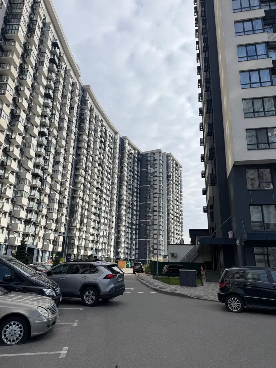 Склад у ЖК Зарічний: вільне планування, метро Славутич