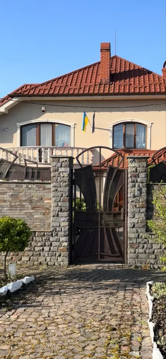 Будинок, Ужгород: для родини, озеро і ліс поруч, авторський проект - фото 1