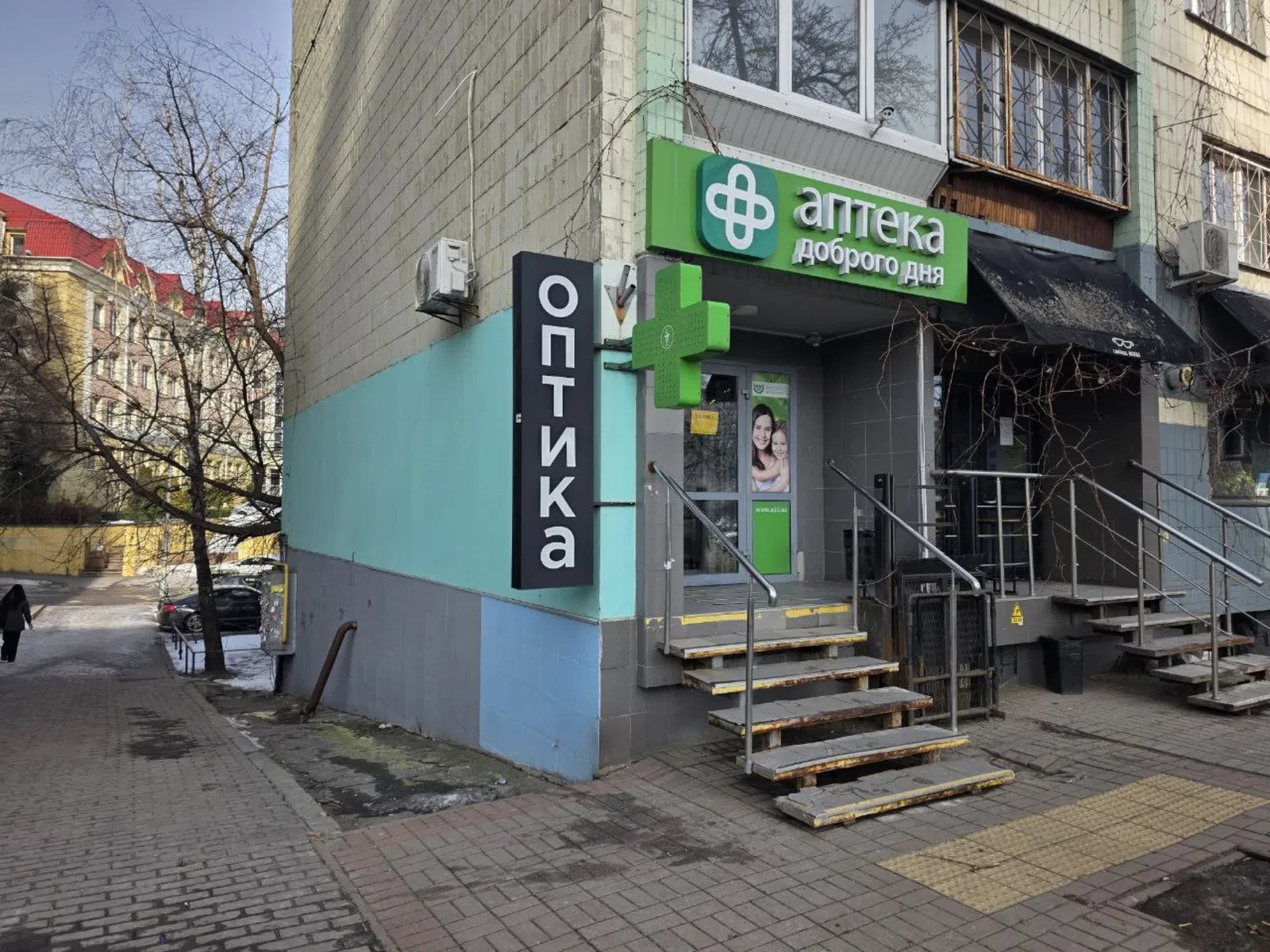 Приміщення, Шевченківський: фасадне, біля метро, ТРЦ Smart Plaza