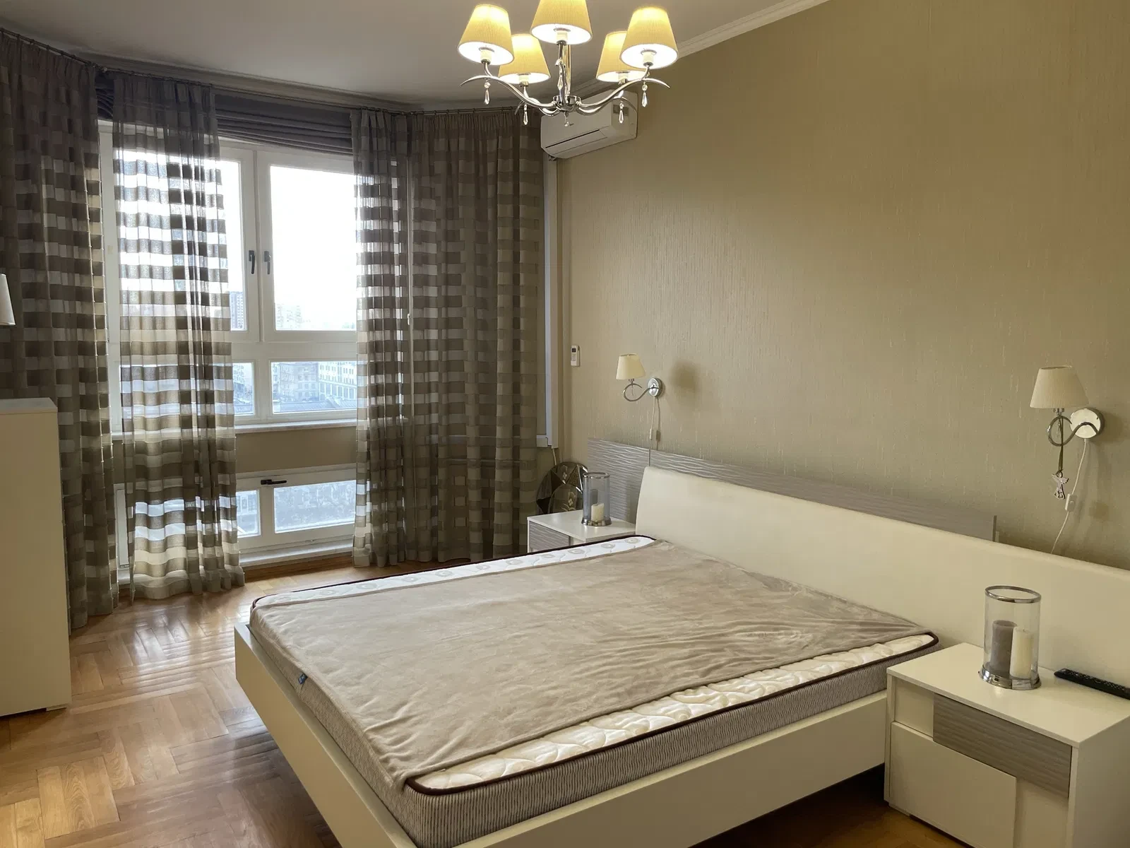 3-кімнатна квартира, Печерський: зарядна станція, кухня 45 м², паркінг, фото 4