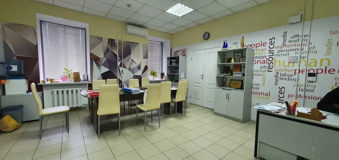 Офіс, Пединститут: окремий вхід, власний санвузол, простір 70 м², фото 5