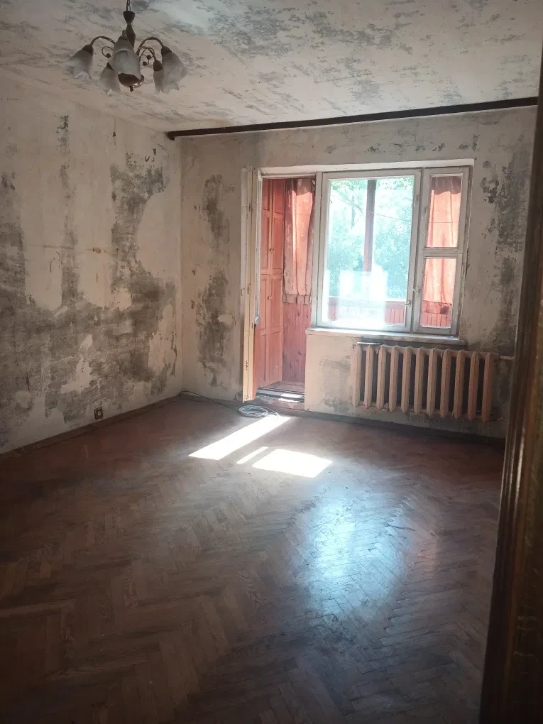 2-кімнатна квартира, Святошинський: великий засклений балкон, фото 4
