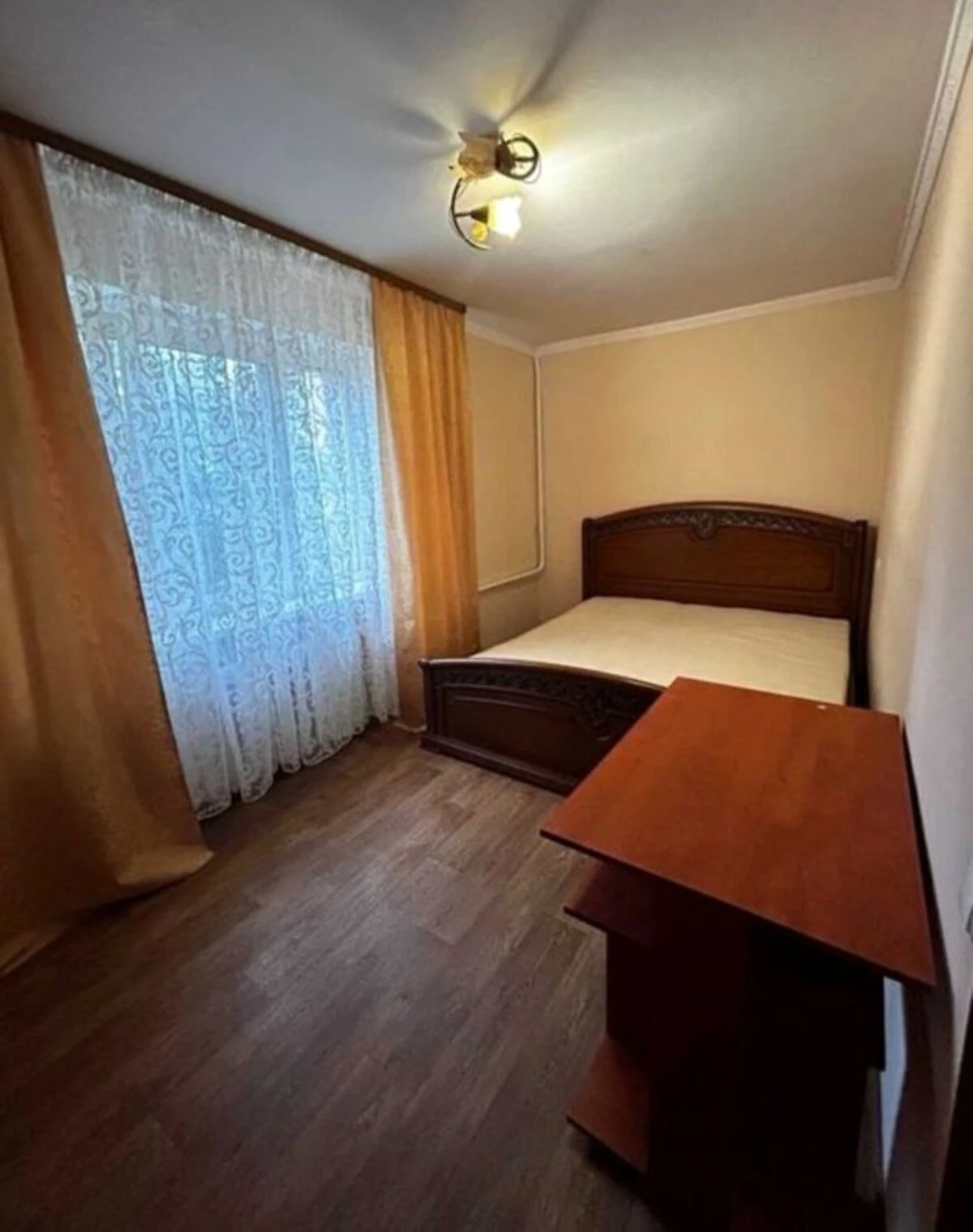 2-кімнатна квартира, Нивки: косметичний ремонт, метро Нивки