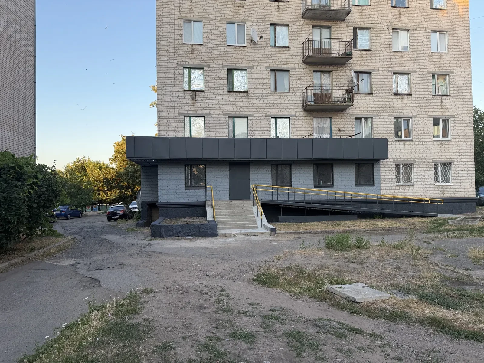 Приміщення, Первомайськ: торговельний зал 80 м², пандус - фото 1
