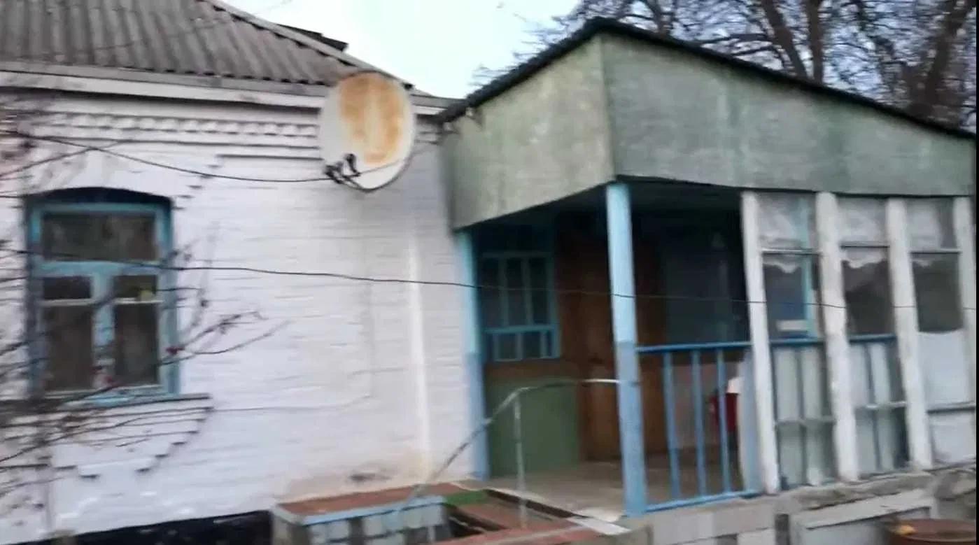 Дом, Ржищев: газовое отопление, гараж, ручей у участка - фото 2