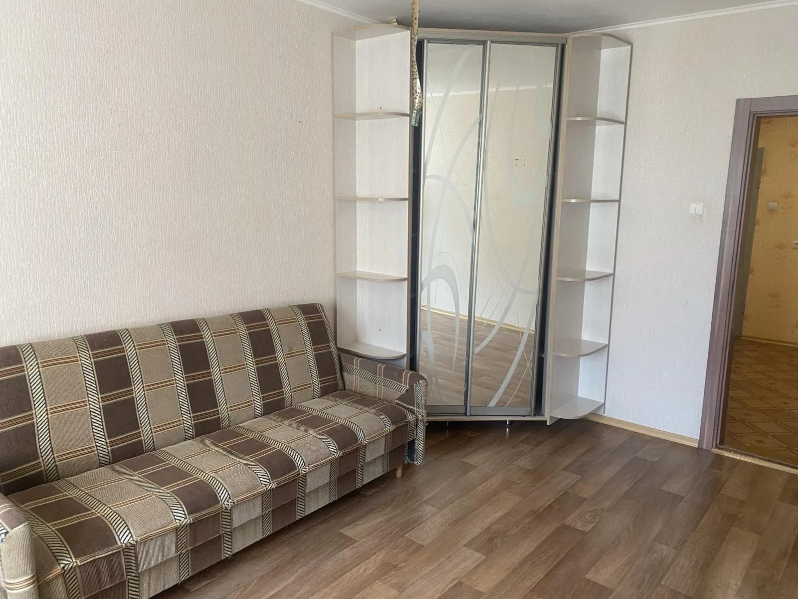 2-кімнатна квартира, Деснянський: генератор, вода й опалення без світла