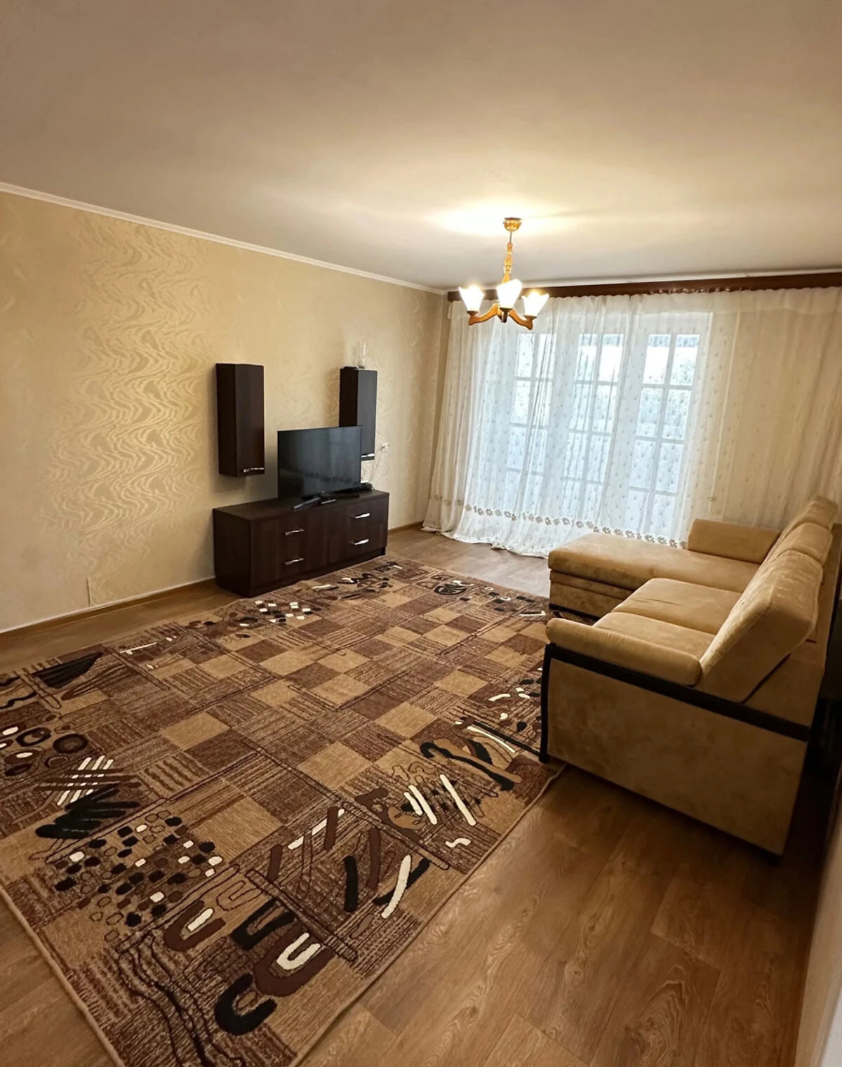3-кімнатна квартира, Лозова: євроремонт, цегляні стіни
