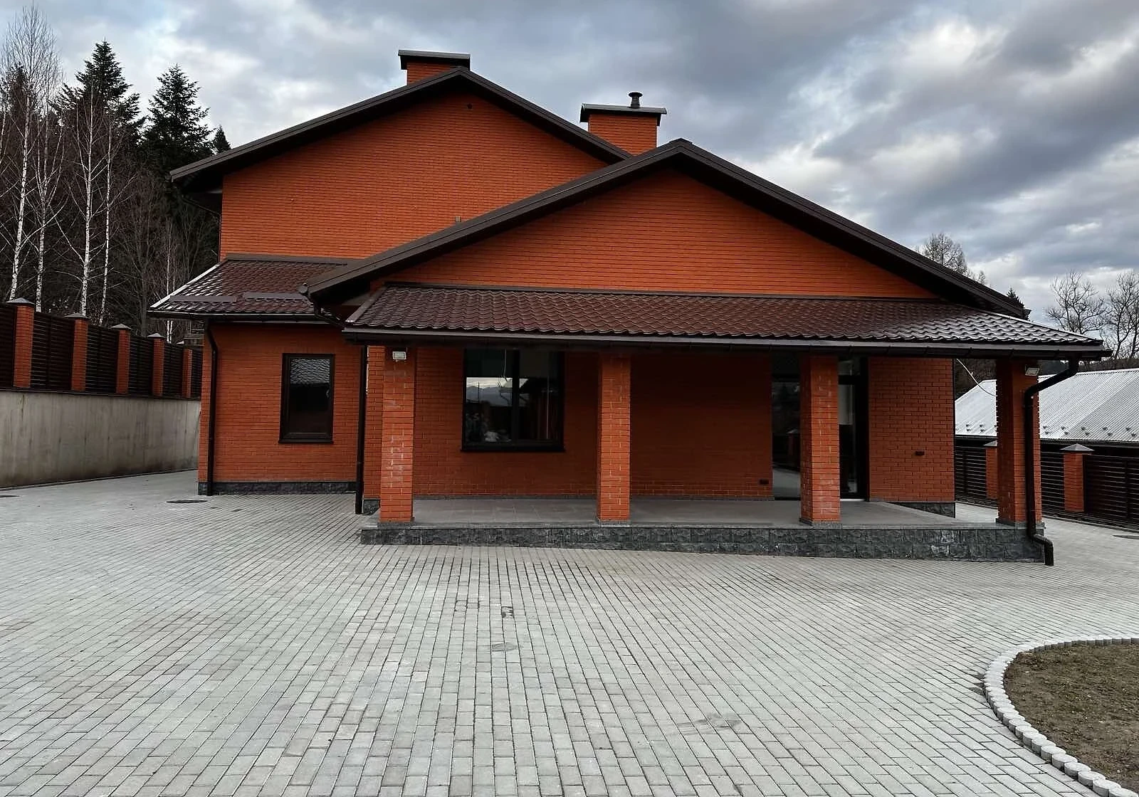 Будинок, Східниця: гараж, 5 спалень, резервне живлення - фото 1