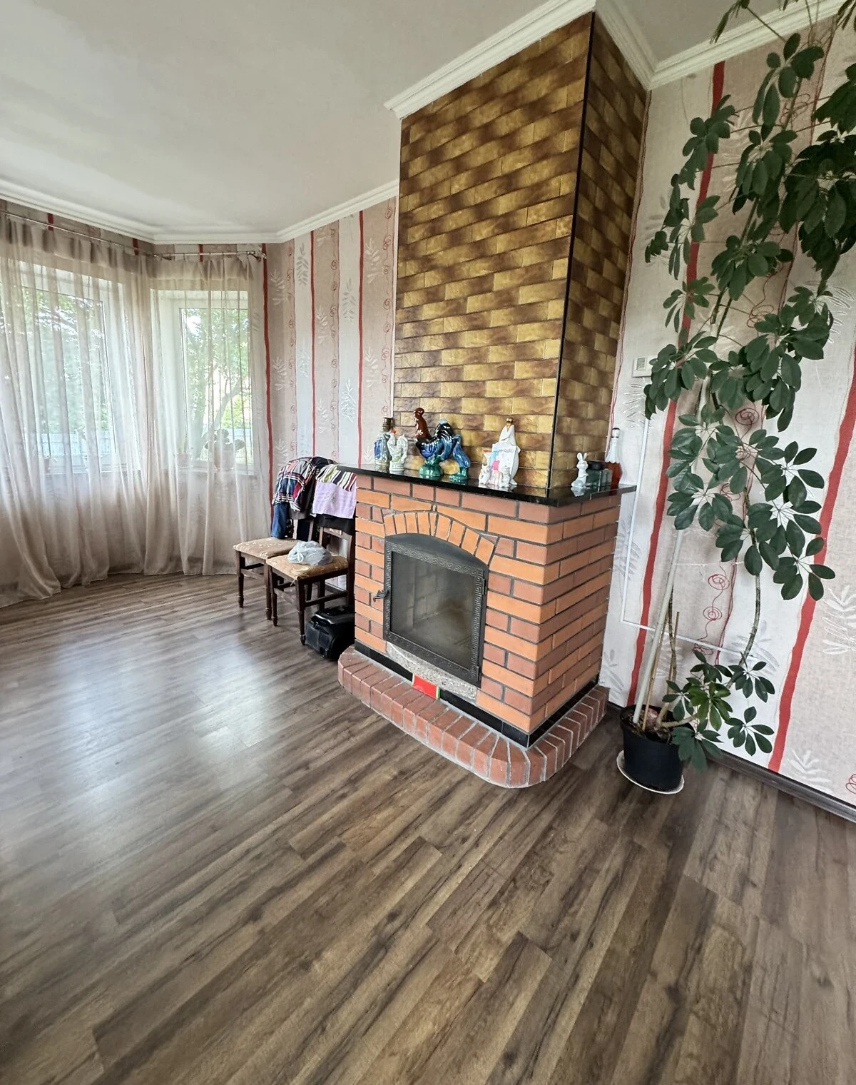 Будинок, Центр: 3 спальні, резервне живлення, 1.29 га - фото 4