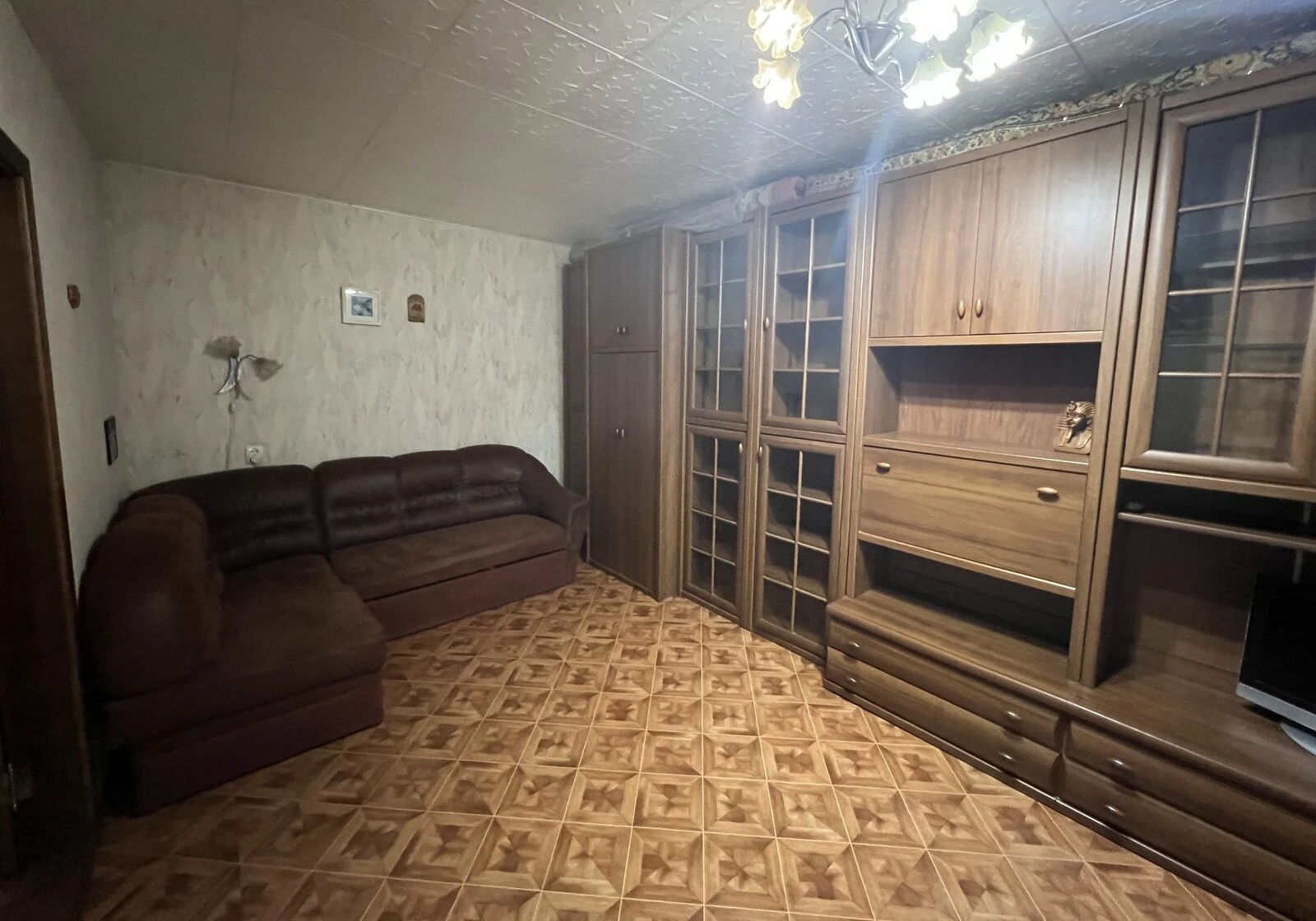 2-кімнатна квартира, Київський: косметичний ремонт, вода й опалення без світла - фото 1