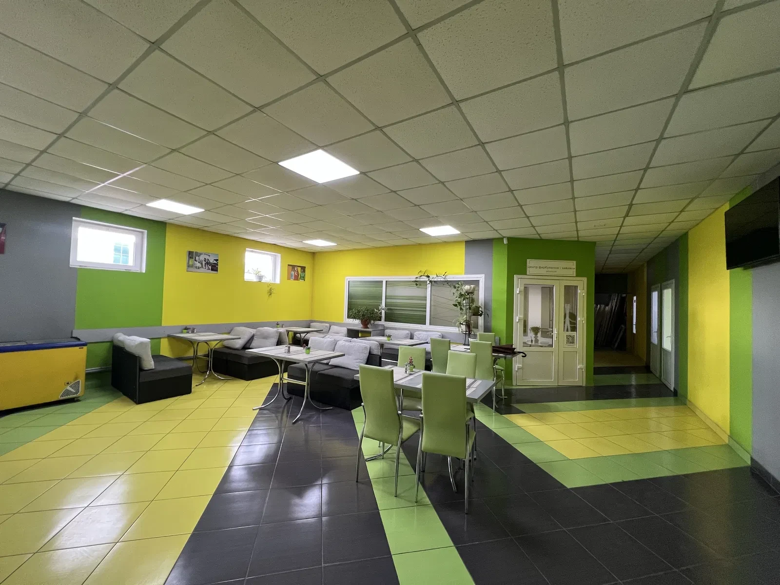 Кафе, Шептицький: меблі й техніка, з ремонтом - фото 3