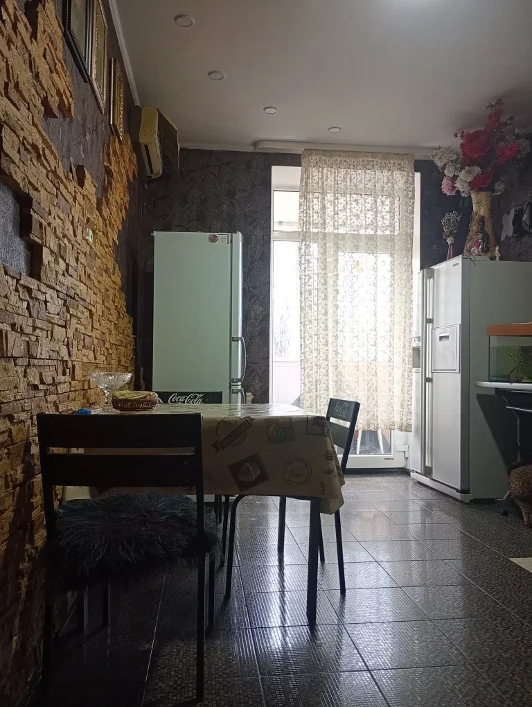 3-кімнатна квартира, Хаджибейський: роздільні кімнати, косметичний ремонт, фото 2