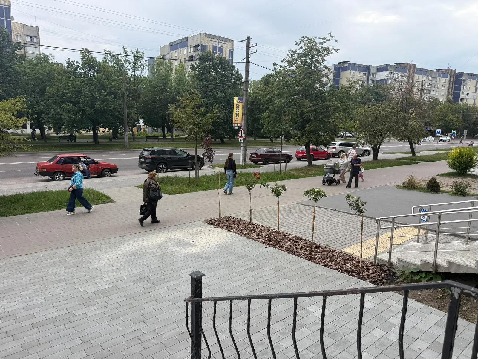 Приміщення, Сихівський: фасадний вхід, ринок «Іскра» - фото 3
