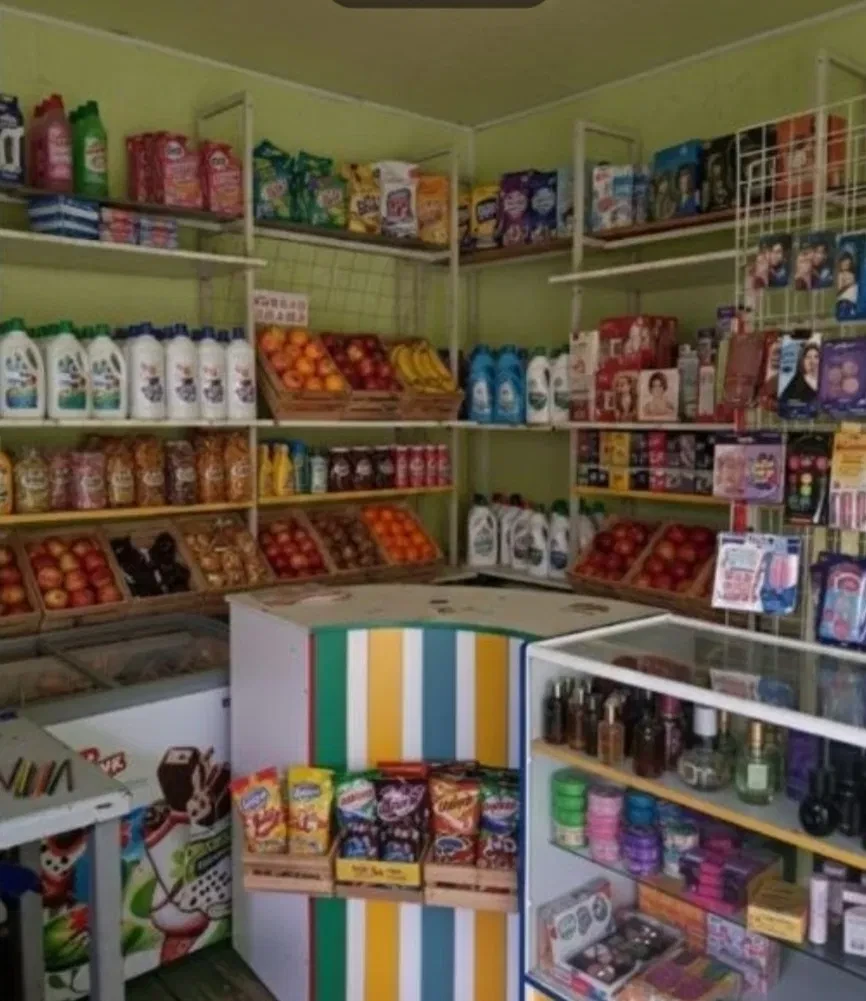 Магазин, Кременчук: світло не вимикають, фури до входу, фото 4