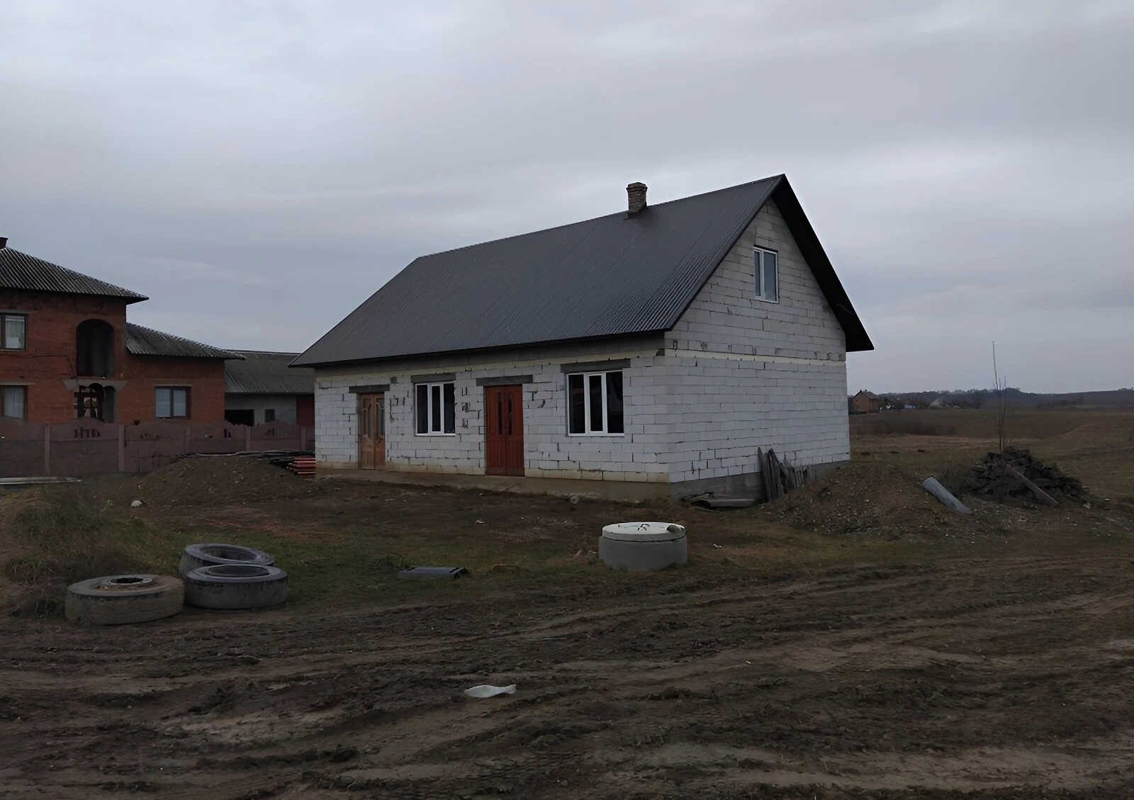 Будинок, Тарашани: криниця, гараж із підвалом - фото 1