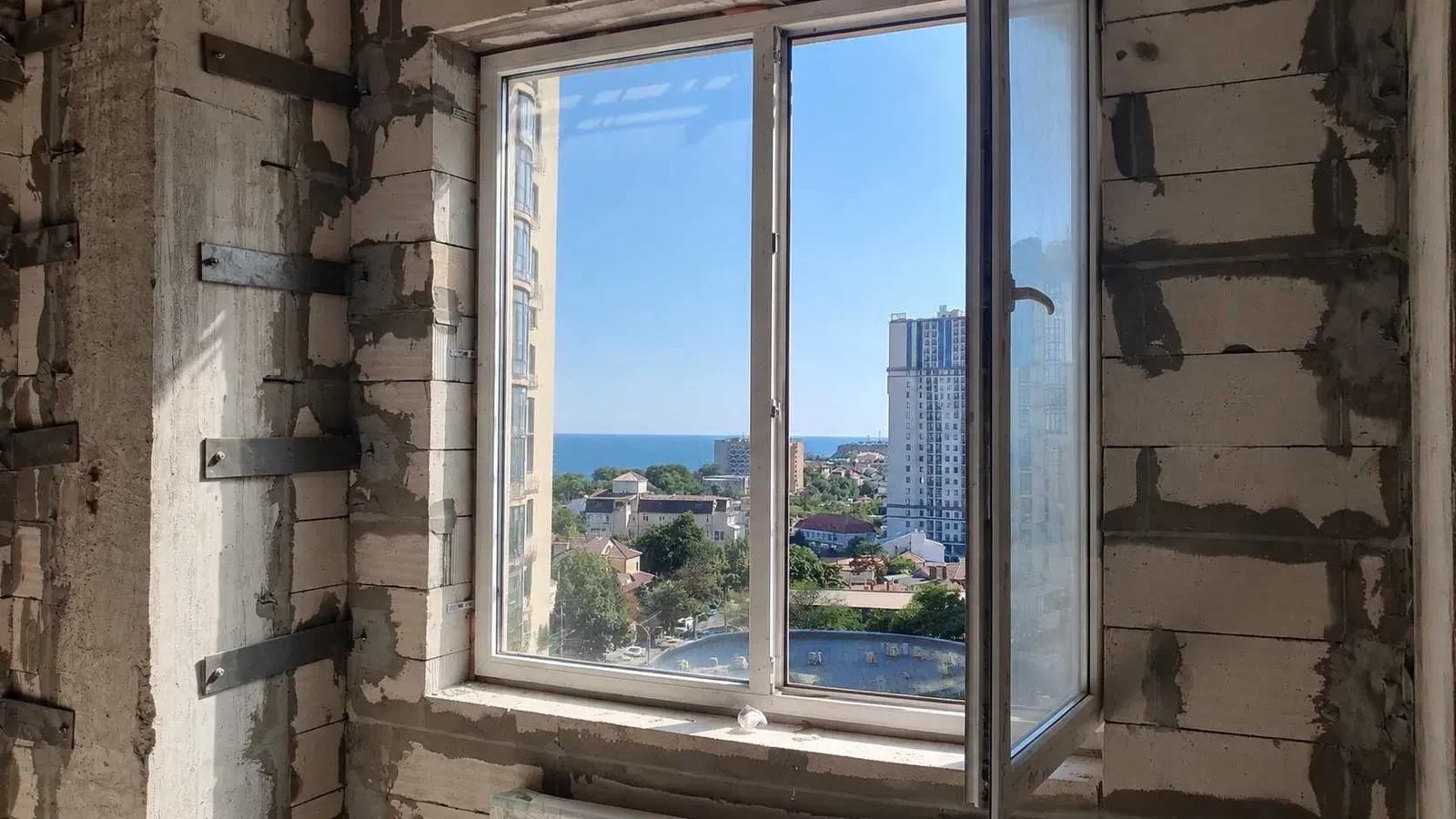 1-кімнатна квартира у ЖК Аквамарин: вид на море, вільне планування