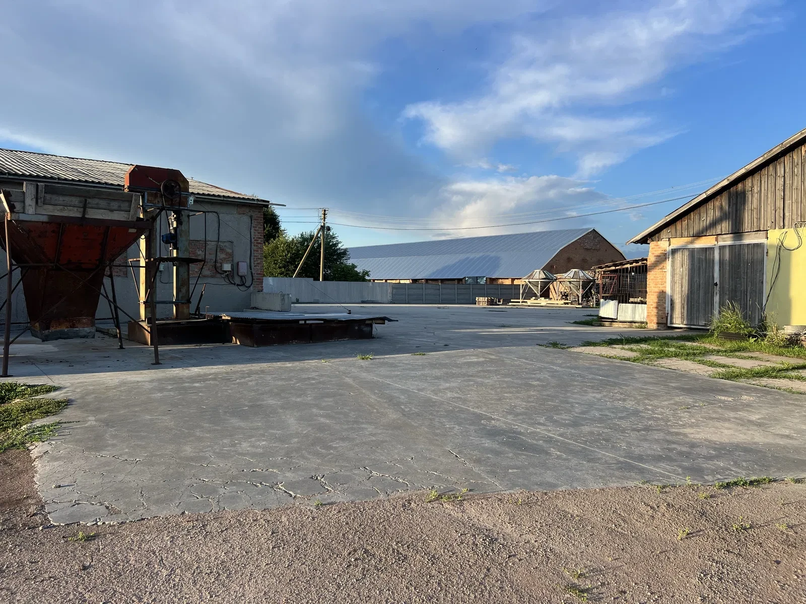 Склад, Войниха: майданчик близько 1000 м², ваги 80 т - фото 3