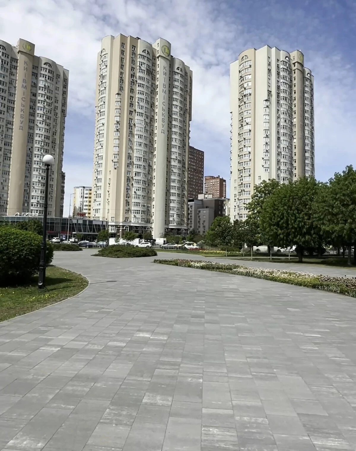 2-кімнатна квартира, Позняки: кухня-студія, резервне живлення