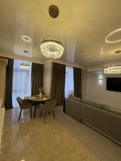 2-кімнатна квартира, Київський: кухня 32 м², панорамні вікна - фото 2