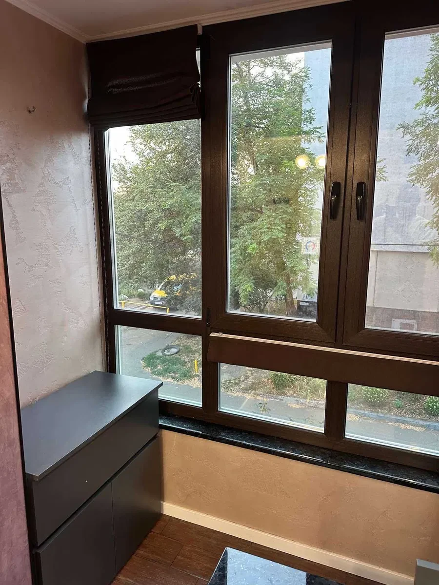 2-комнатная квартира, Павлоград: авторский ремонт, тепло и вода без света, фото 5
