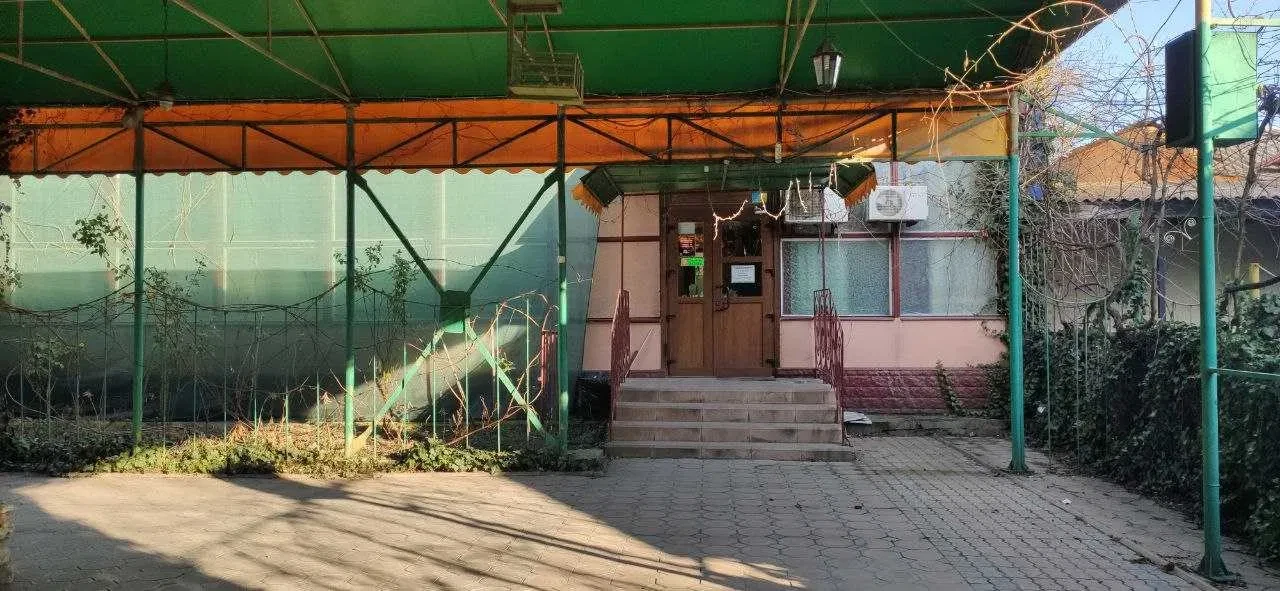 Кафе «Визит», Килия: две крытые площадки, оборудованная кухня, фото 2