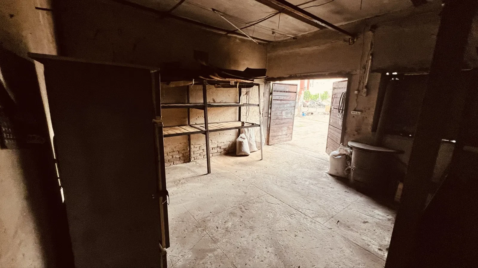 Помещение, Черкассы: два гаража, закрытая территория, 220/380 В, фото 5
