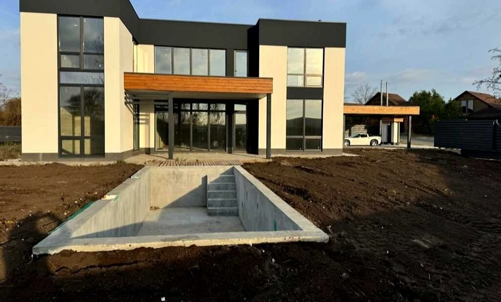 Будинок, Нові Безрадичі: басейн, 3 машини, річка Стугна 50 м - фото 2